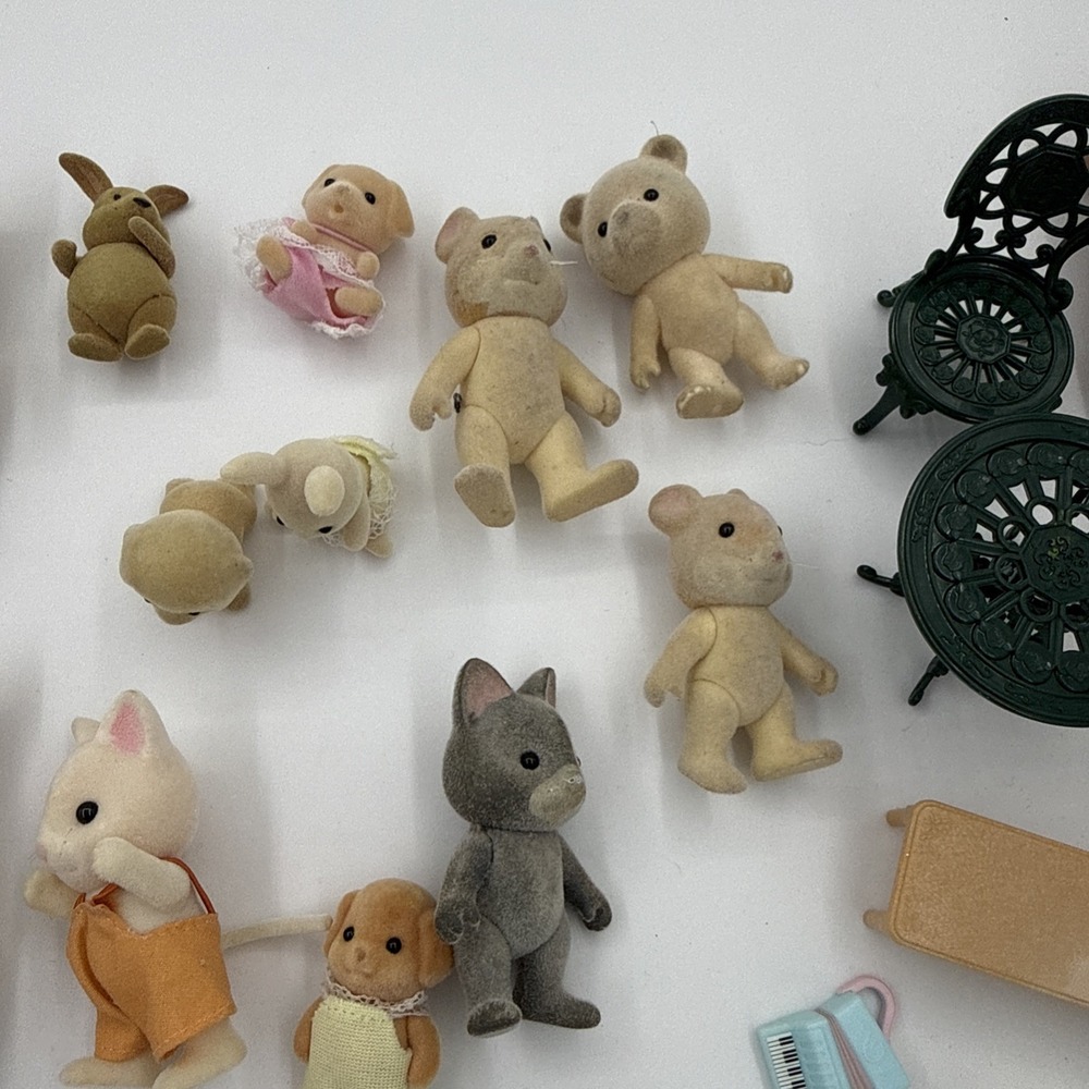 Calico Critters Lot Of 21 Animals, Some Furniture & Musical Instruments - Picture 4 of 6